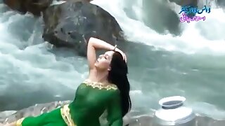 Շիկահեր փոքրիկ աղջիկ ...